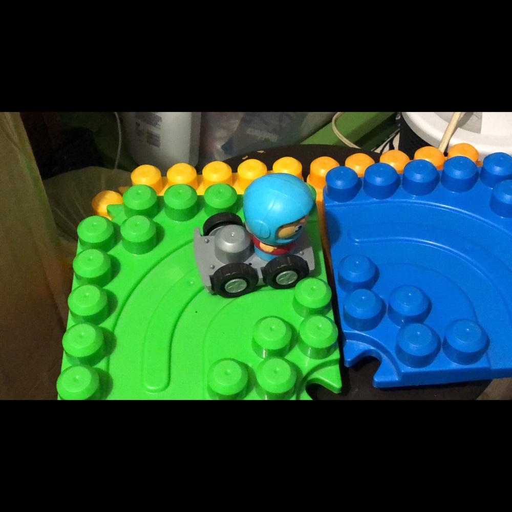 LEGO table - Picture 2 of 4